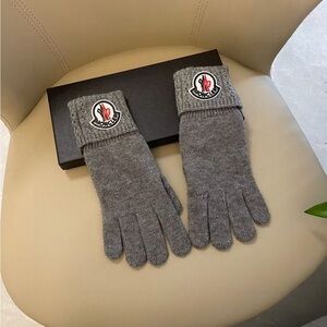 Moncler Gray Wool Gloves with Logo Patch
